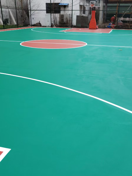 松北 球场长期使用易出现地面开裂